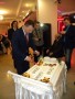 Jedną z niespodzianek w postaci tortu przygotował dla Pań burmistrz Jacek Kowalski.