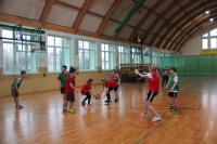 W Zespole Szkolno-Przedszkolnym nr 4 rozegrano mistrzostwa szkoły w koszykówce klas V i VI.