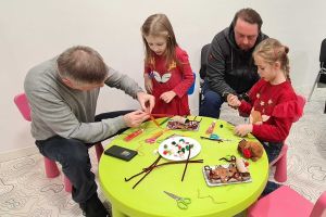 Małe rączki tworzą święta - warsztaty mikołajkowe