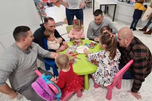 Małe rączki tworzą święta - warsztaty mikołajkowe