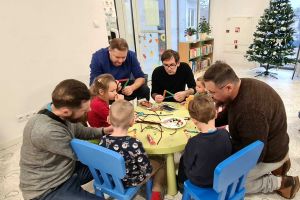 Małe rączki tworzą święta - warsztaty mikołajkowe