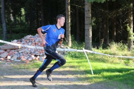 Adam Szmulkowski na finiszu biegu po pokonaniu ponad 30 km.