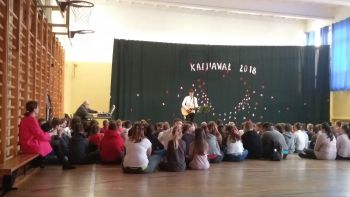 Walentynkowy koncert Rafała Semeniuka w Szkole Podstawowej nr 3.