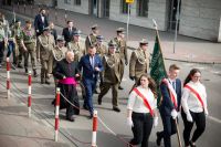 Przemarsz z kościoła na Skwer przed Urzędem Miejskim.