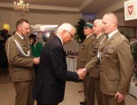 Odznaczeni Medalami Pro Patria - od prawej por. Piotr Szczepaniak, mjr Krzysztof Tomaszewski, mjr Jerzy Biaoskórski.