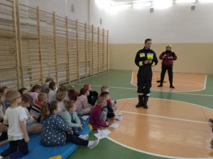 Wizyta strażaków z Ochotniczej Straży Pożarnej - Ratownictwo Wodne w Szkole Podstawowej nr 1.