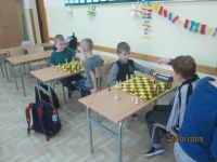 Turniej szachowy w Szkole Podstawowej nr 1 im. Św. Jana Pawła II.