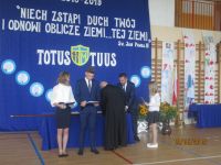 Uroczyste zakończenie roku szkolnego i nadanie sztandaru Szkole Podstawowej nr 1 Św. Jana Pawła II w Nowym Dworze...