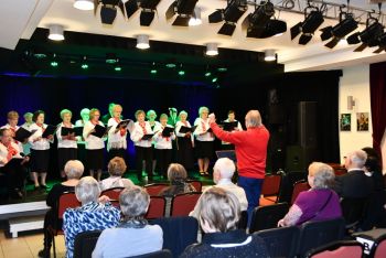 Koncert pt. "Kolędy po nowemu" w wykonaniu zespółu śpiewaczego seniorów "Marzyciele".