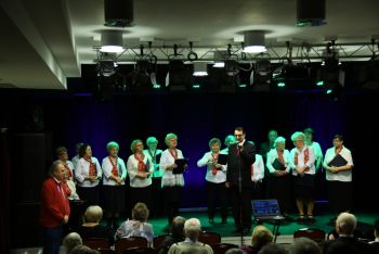 Koncert pt. "Kolędy po nowemu" w wykonaniu zespółu śpiewaczego seniorów "Marzyciele".