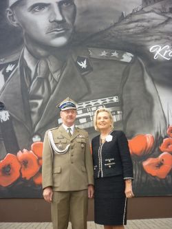 Ambasador Anna Maria Anders i płk rez. Alfred Kabata przy...