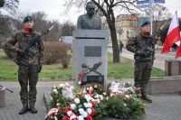 Posterunek honorowy pod pomnikiem Marszałka Piłsudskiego