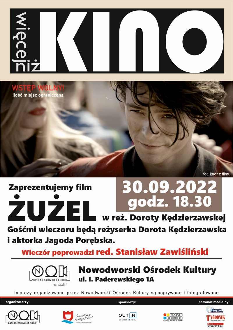 Kobieta dotyka ramię młodego chłopaka. Więcej niż kino. 30.09.2022 godz. 18:30 prezentacja filmu "Żużel" w reż. Doroty...