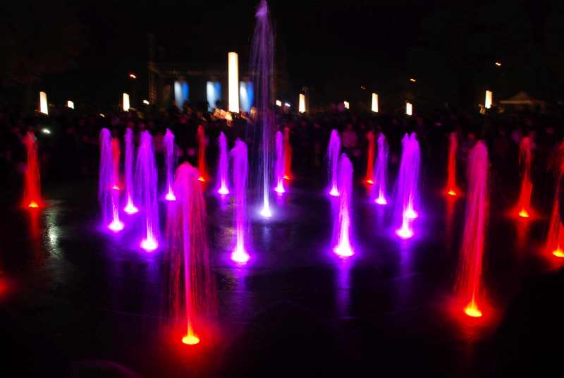 Podświetlona fontanna w Parku Miejskim im. Józefa...