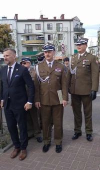 Od lewej: burmistrz Jacek Kowalski, płk Alfred Kabata, gen. bryg. Piotr Waniek.