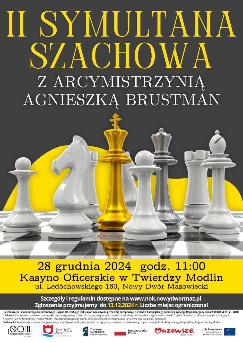 Figury szachowe na szachownicy.