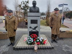 Posterunek honorowy wystawiony przez ZOR RP przy Pomniku Marszałka Józefa Piłsudskiego.