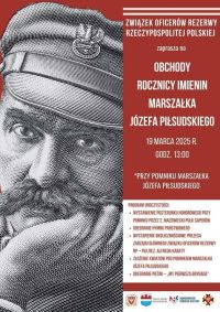 Twarz mężczyzny z wąsami w czapce wojskowej z daszkiem i orzełkiem.