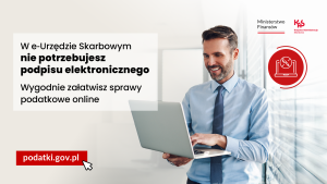 Mężczyzna pracuje na laptopie.