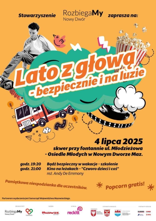 Chłopiec na deskorolce, popcorn w pudełku, wóz strażacki, taśma filmowa na szpuli.