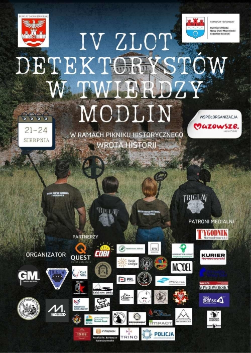 Graficzna informacja treści, cztery osoby przed zabytkowym obiektem, w stopce logotypy organizatorów, partnerów.