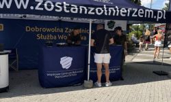 granatowy namiot z napisem zostań żołnierzem