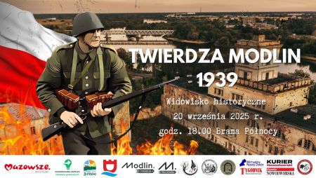 żołnierz w hemie i bronią w rąku, w tle flaga biało czerwona i budynek w Modlinie Twierdzy