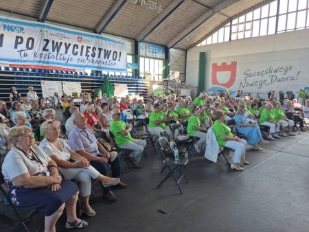 Hala sportowa, seniorzy na Senioraliach