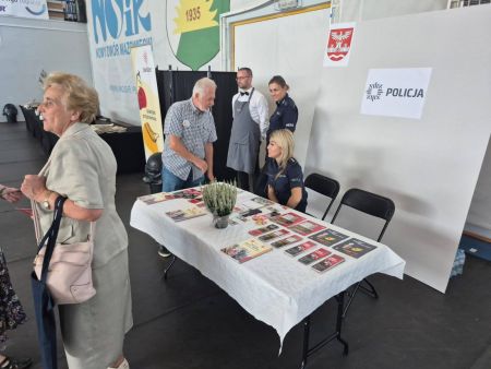 Hala sportowa, seniorzy na Senioraliach