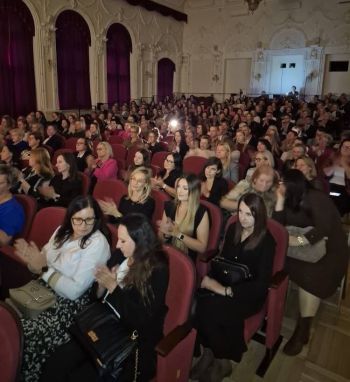 zaproszeni nauczyciele na widowni