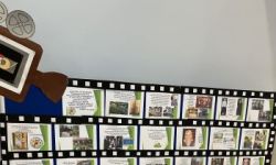 dzieci w kolorowych strojach, występy dzieci, hala sportowa, zaproszeni goście na trybunach