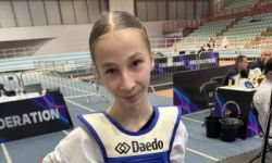 zawodniczka w stroju do taekwondo