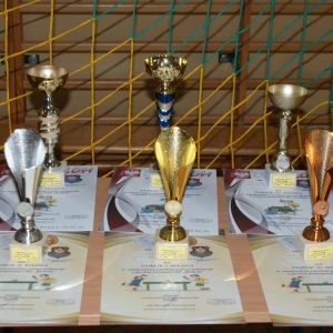 Puchary i dyplomy.