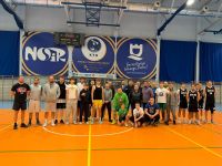 Uczestnicy Świątecznego Turnieju Koszykówki Amatorów.