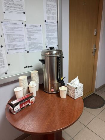 termos z gorącą herbatą