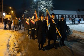 msza w kościele w twierdzy Modlin, składanie kwiatów przy kapliczce