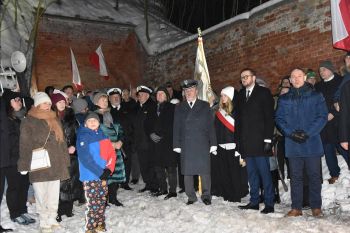 msza w kościele w twierdzy Modlin, składanie kwiatów przy kapliczce