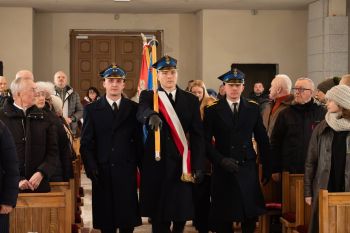 msza w kościele w twierdzy Modlin, składanie kwiatów przy kapliczce