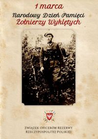 Nad i pod archiwalnym zdjęciem żołnierzy napisy i logotyp.
