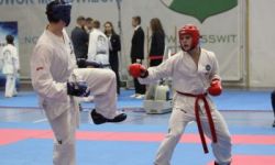 hala sportowa, młodzież ubrana w stroje do taekwondo, zawody, zebrani uczestnicy