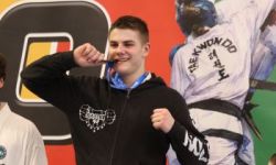 hala sportowa, młodzież ubrana w stroje do taekwondo, zawody, zebrani uczestnicy