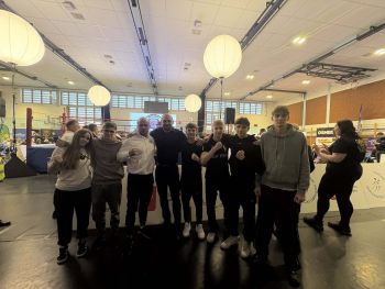 grupa bokserów na wspólnym zdjęciu