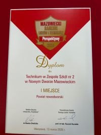dyplom za zajęcie pierwszego miejsca w powiecie, na górze logo organizatora, czerwono złota grafika