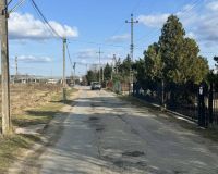 zdjęcie ulicy, w asfalcie ubytki