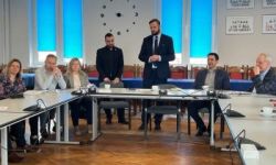 sala konferencyjna, burmistrz wraz z zastępcą wita gości