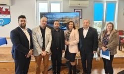 wspólne zdjęcie zebranych gości