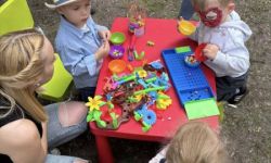 park miejski, atrakcje dla dzieci, namioty promocyjne, strefa gastro, występy na scenie