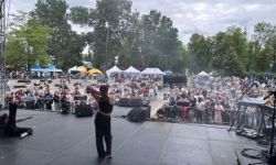 park miejski, atrakcje dla dzieci, namioty promocyjne, strefa gastro, występy na scenie