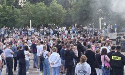 park miejski, atrakcje dla dzieci, namioty promocyjne, strefa gastro, występy na scenie