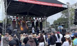 park miejski, atrakcje dla dzieci, namioty promocyjne, strefa gastro, występy na scenie